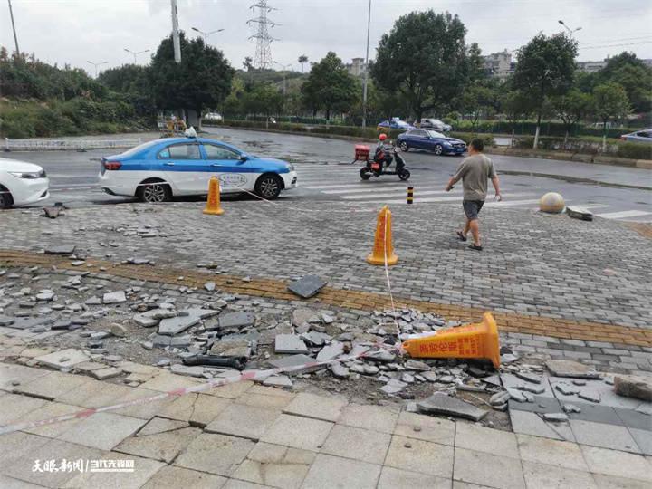 【天眼问政】地砖大面积被碾碎 罪魁祸首竟然是……(图3)